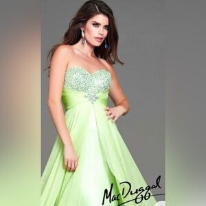 Elegant Green Strapless Evening Gown
